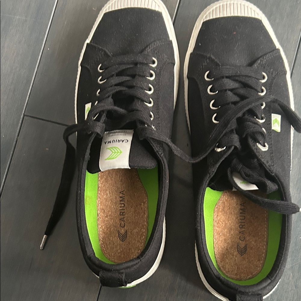 Cariuma Black and White Sneakers